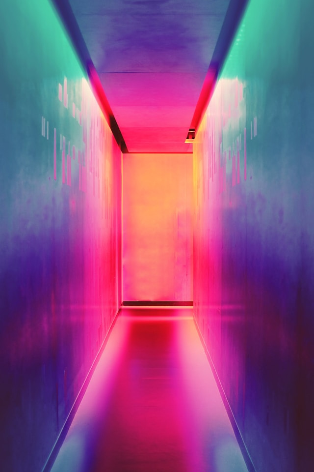 Options de finitions et couleurs pour portes métalliques